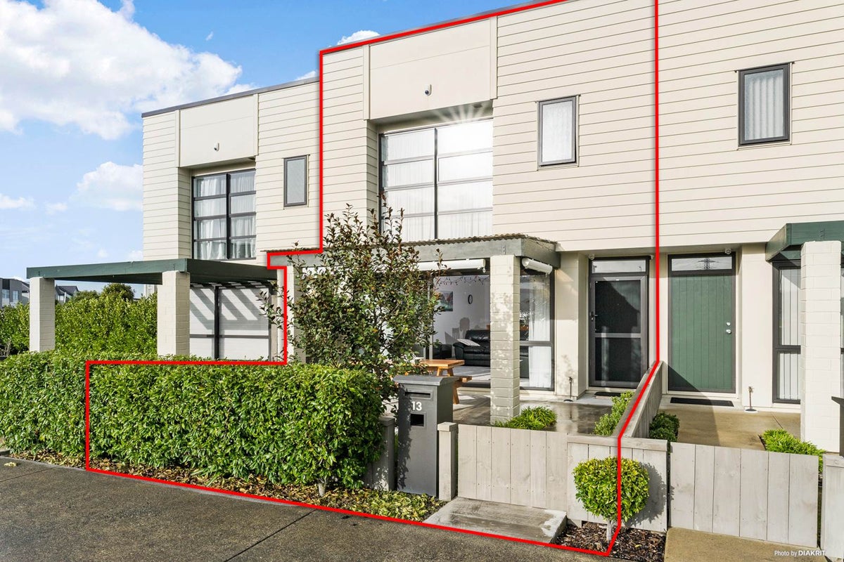 13 Puninga Lane, Takanini, Auckland - Carousel 1