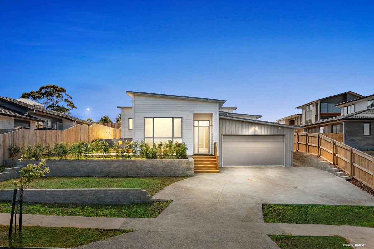 37 Karo Road, Beachlands, Auckland - Carousel 1