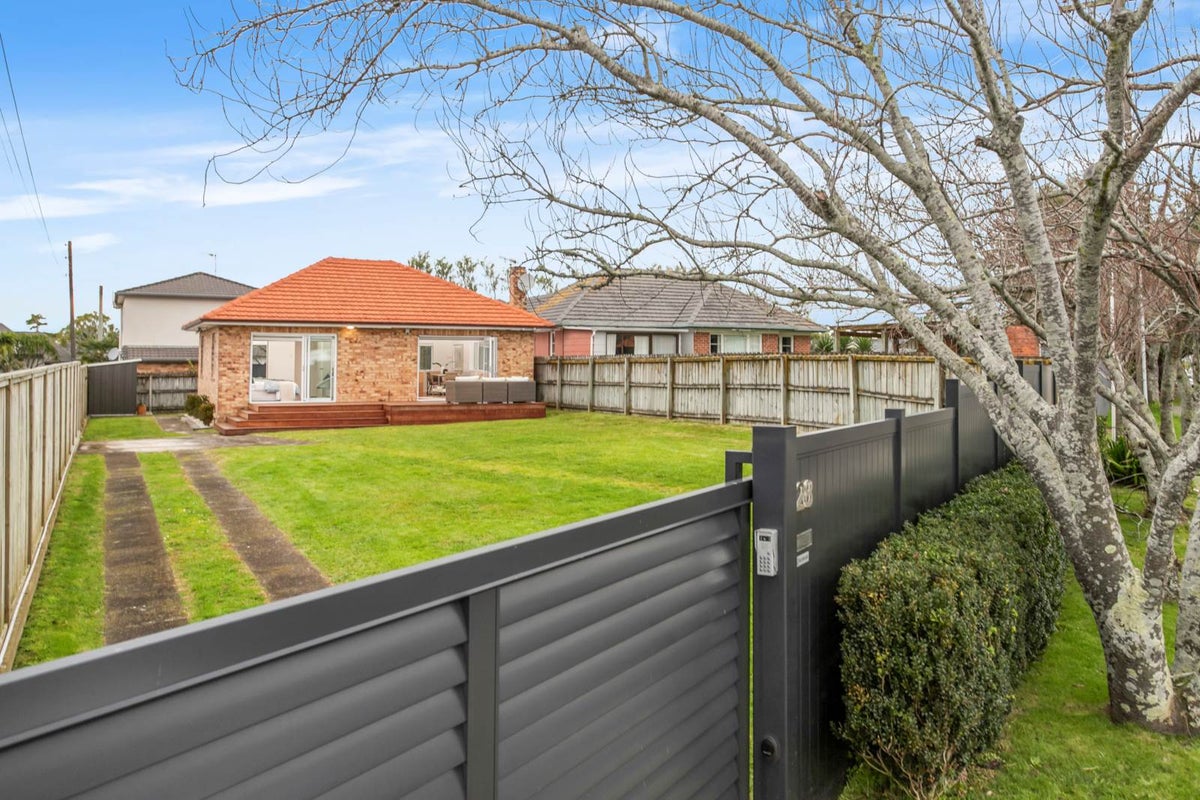 28 Rockfield Road, Ellerslie, Auckland - Carousel 1