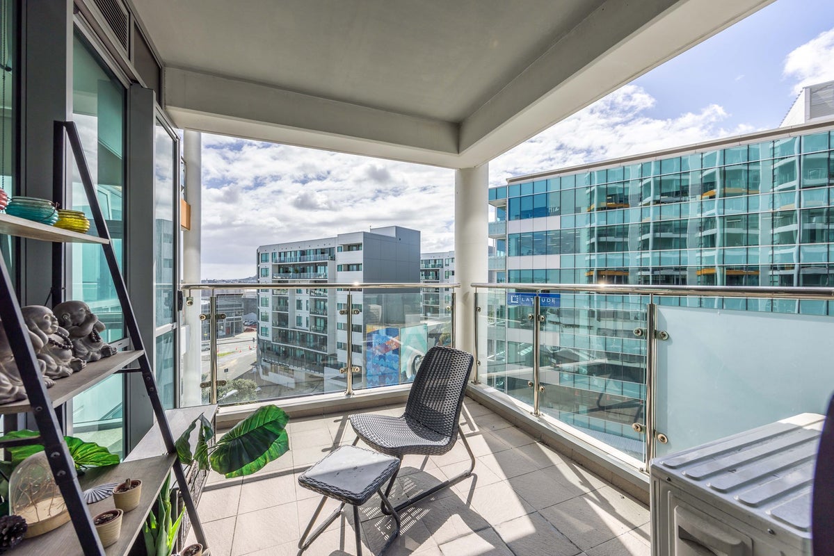 708/30 Beach Road, Auckland Central, Auckland - Carousel 1