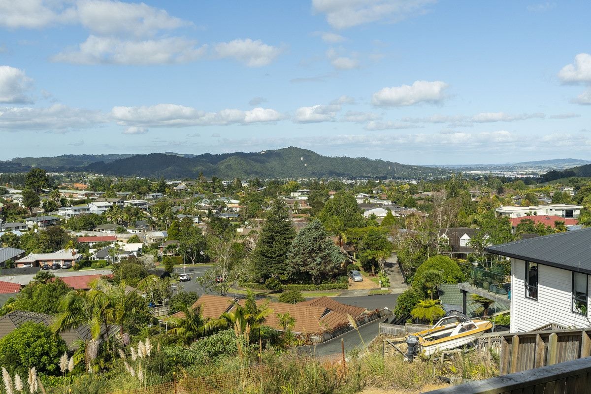 12 Magnolia Avenue, Te Kamo, Whangarei - Carousel 1
