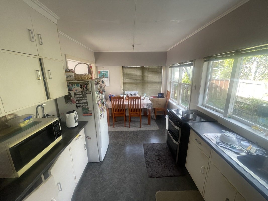 204 Mungavin Avenue, Cannons Creek, Porirua - Carousel 2