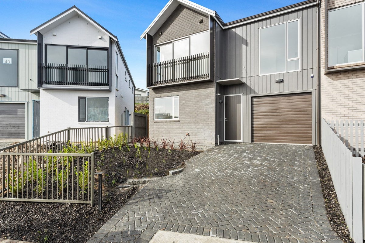 69 Roundel Crescent, Whenuapai, Auckland - Carousel 1