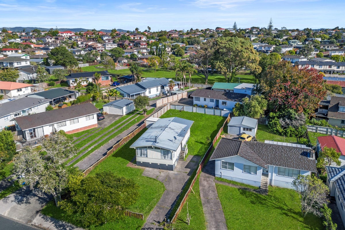 115 Farquhar Road, Glendene, Auckland - Carousel 19