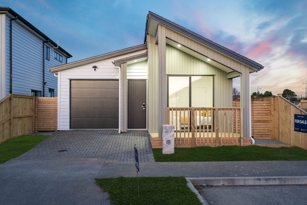 15 Woven Place, Karaka, Papakura - Carousel 1