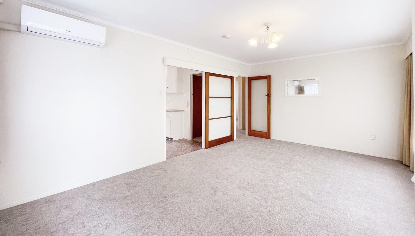 1/30 Woodside Road, Mount Eden, Auckland - Carousel 2
