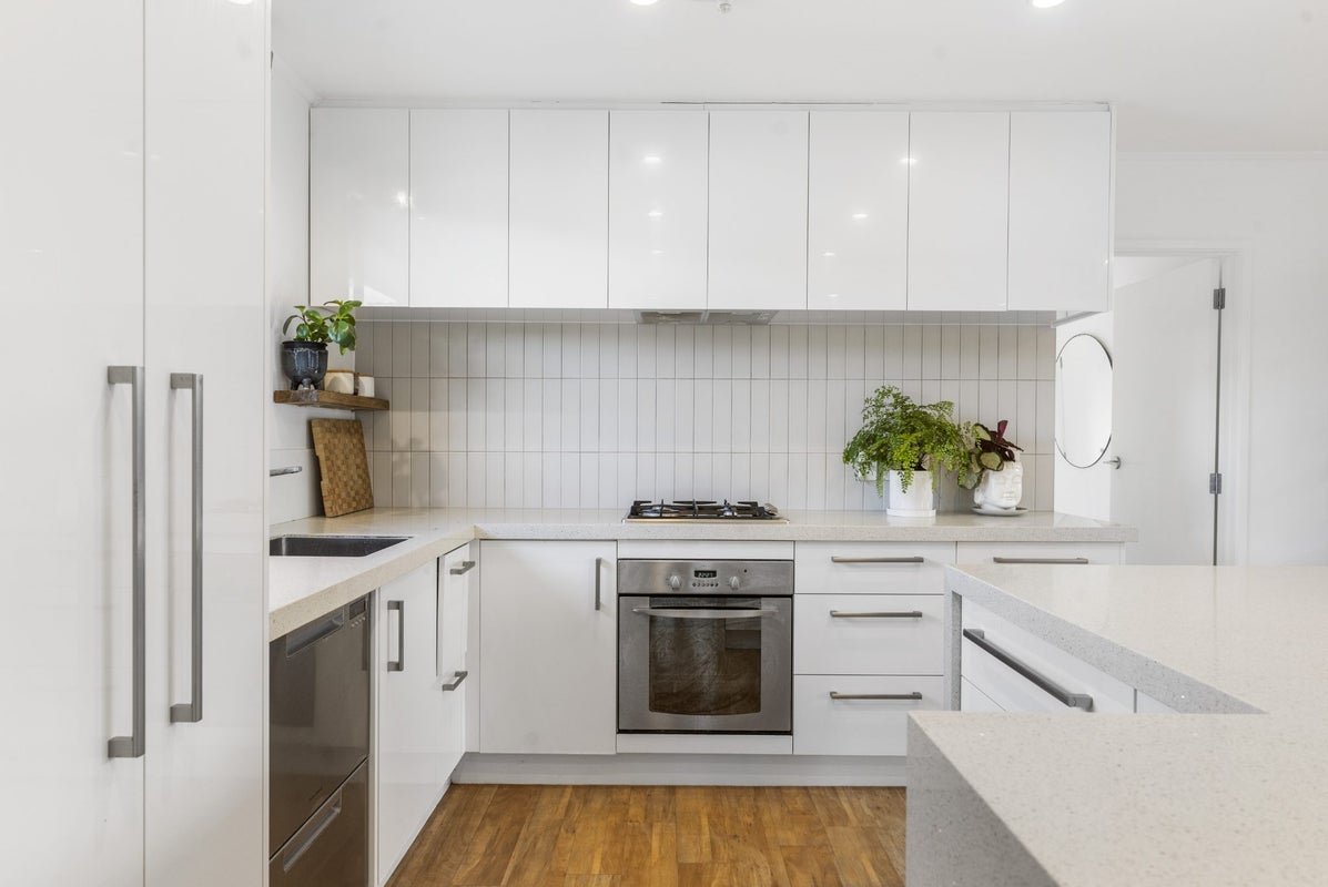34 Glynnbrooke ST, Te Atatu South, Auckland - Carousel 2