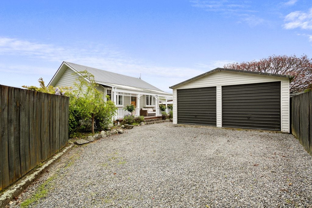 15 Waldie Grove, Avalon, Lower Hutt - Carousel 2