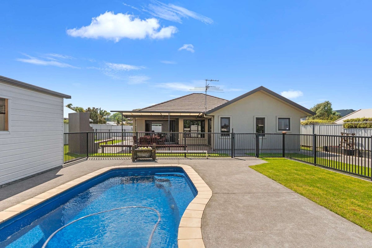 7 Pohutukawa Grove, Lytton West, Gisborne - Carousel 2
