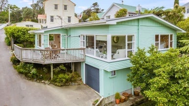14A Donald Crescent, Karori, Wellington - Carousel 1