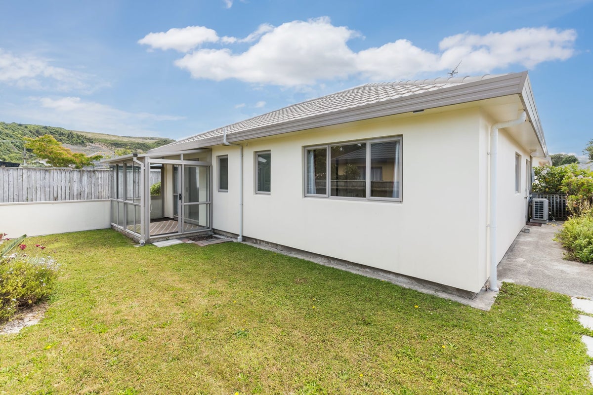 12/58A MOLESWORTH ST, TAITA, LOWER HUTT - Carousel 15