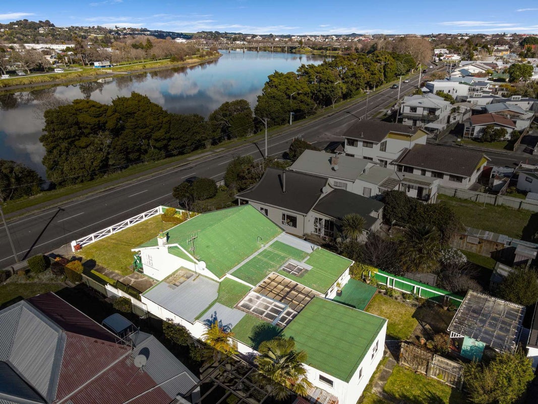104 Somme Parade, Aramoho, Whanganui - Carousel 1