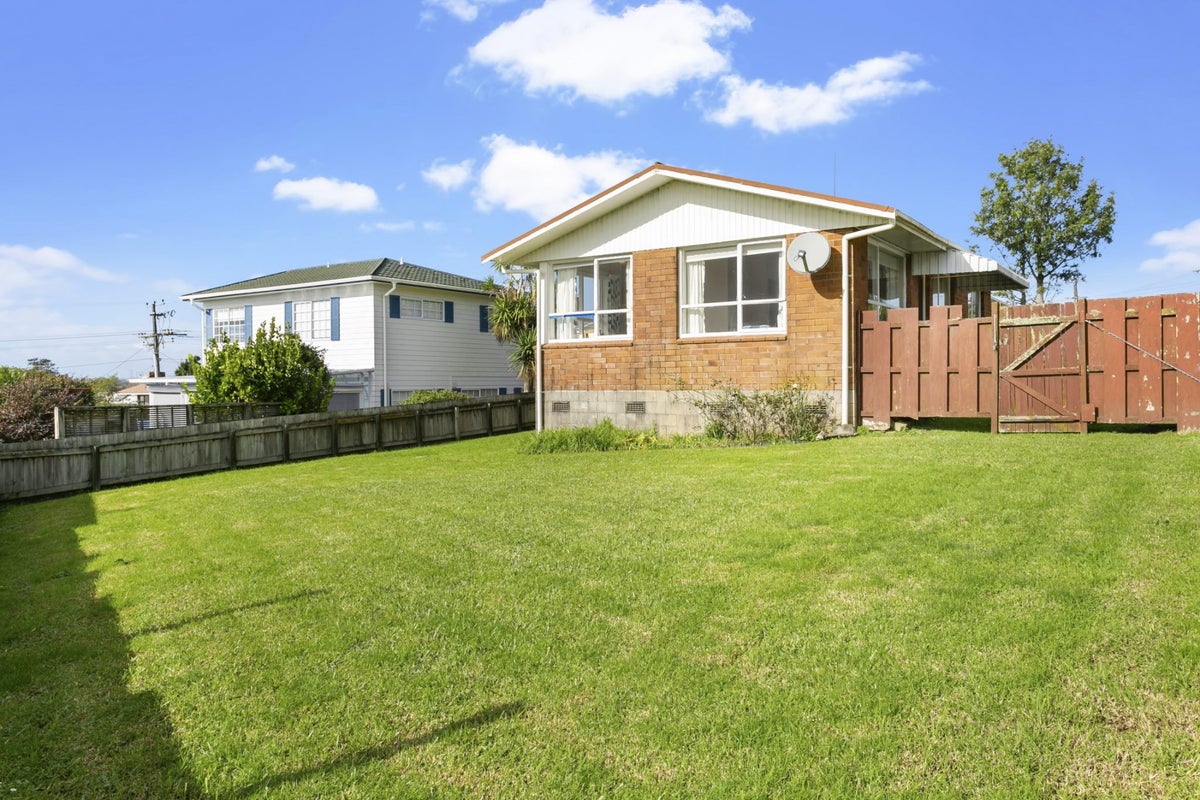 3/97 Golf Road, New Lynn, Auckland - Carousel 2