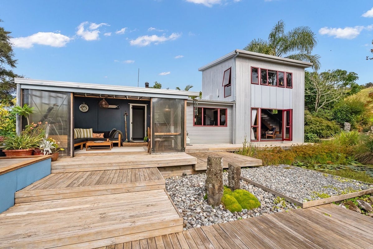 2080 State Highway 1, Hukerenui, Hikurangi - Carousel 1