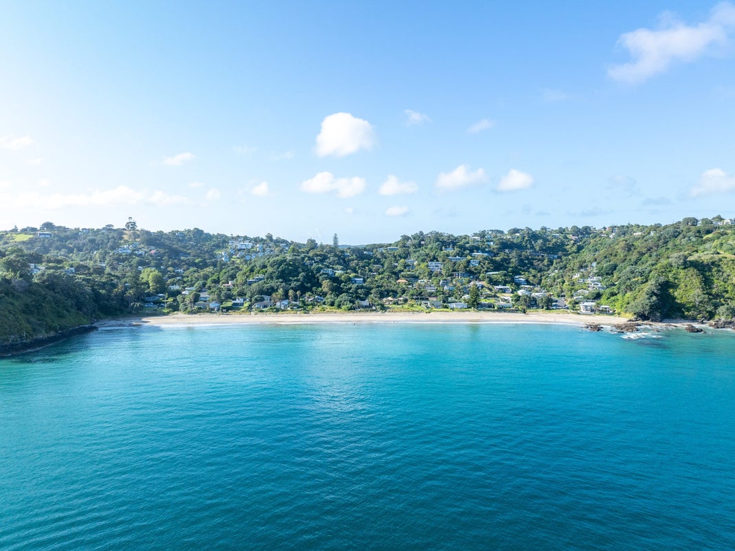 AT/4 Bay Road, Waiheke Island, Auckland - Carousel 25