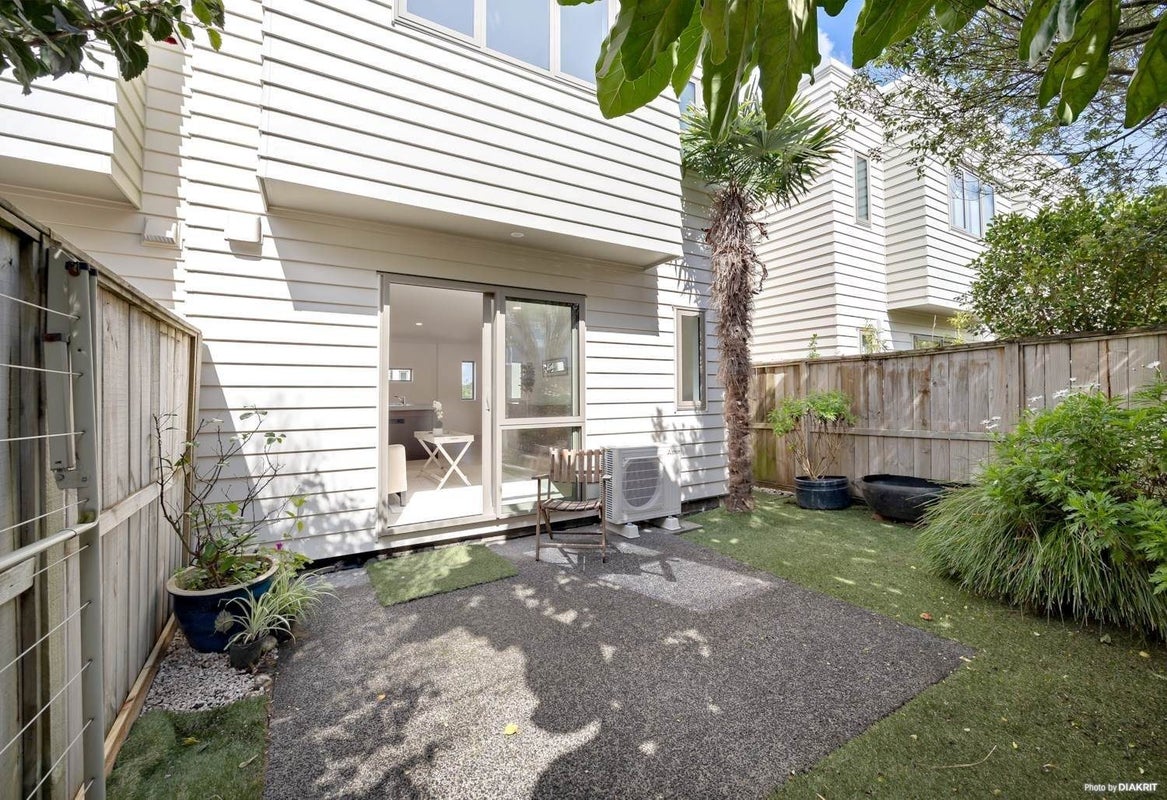 54/21 Hunters Park Drive, Three Kings, Auckland - Carousel 11