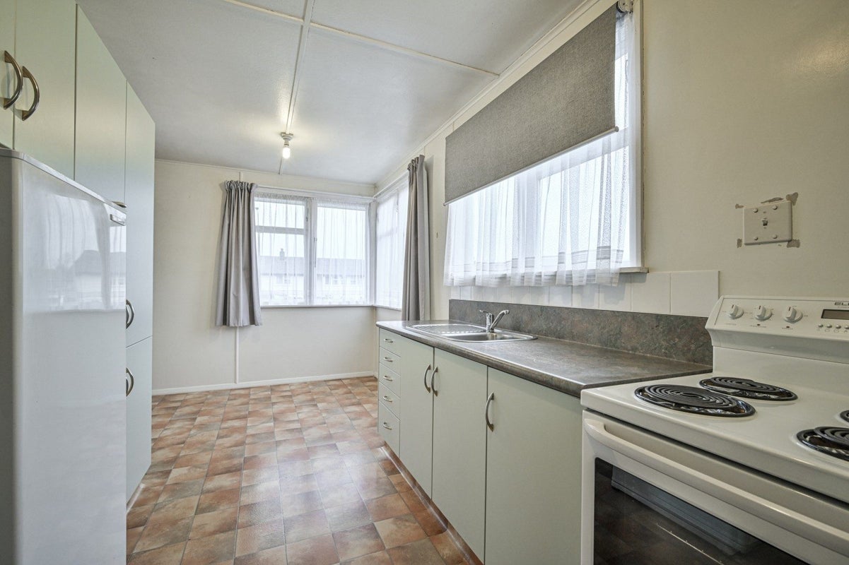 33 Liverpool Crescent, Flaxmere, Hastings - Carousel 2