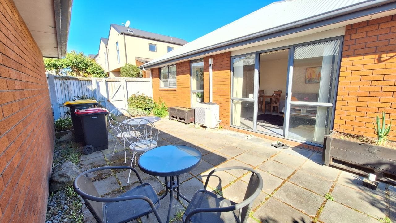 2/44 Canon Street, St Albans, Christchurch - Carousel 1