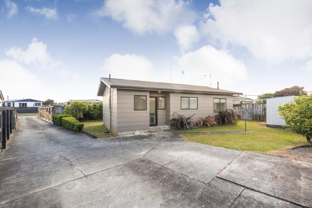 19 Leander Place, Milson, Palmerston North - Carousel 1