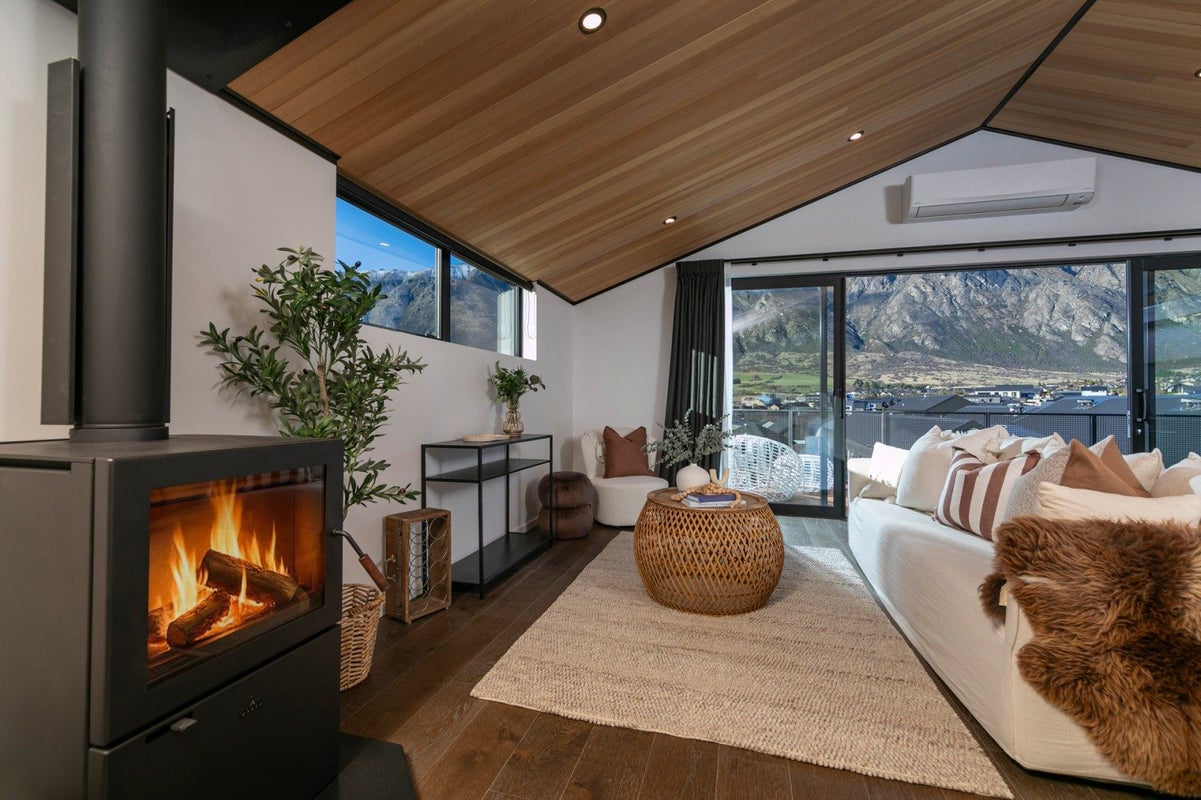 22 Kernel Loop, Jacks Point, Queenstown - Carousel 2