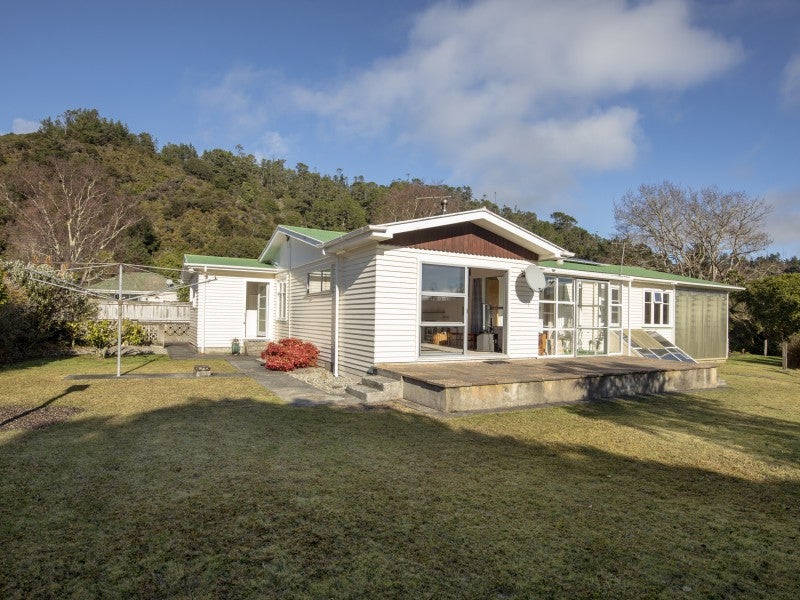 57 Hine Road, Wainuiomata, Lower Hutt - Carousel 2