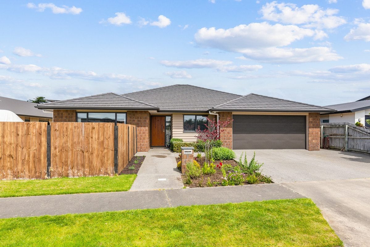 92 The Drive, Paraparaumu Beach, Paraparaumu - Carousel 1