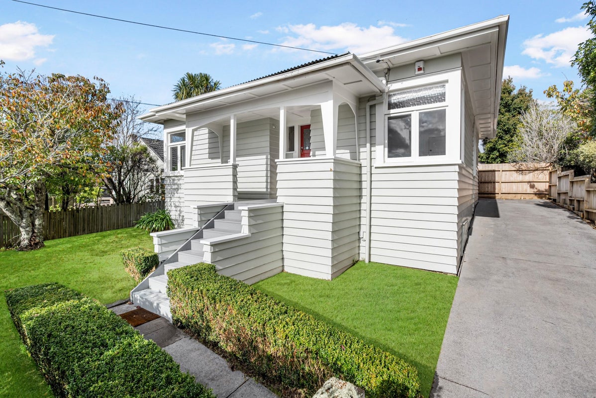 23 Fontenoy Street, Mount Albert, Auckland - Carousel 1