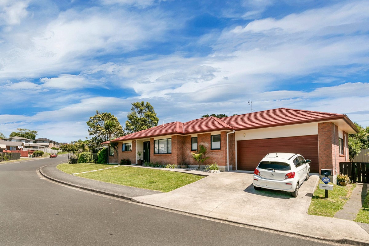 63 Claverdon Drive, Massey, Auckland - Carousel 2