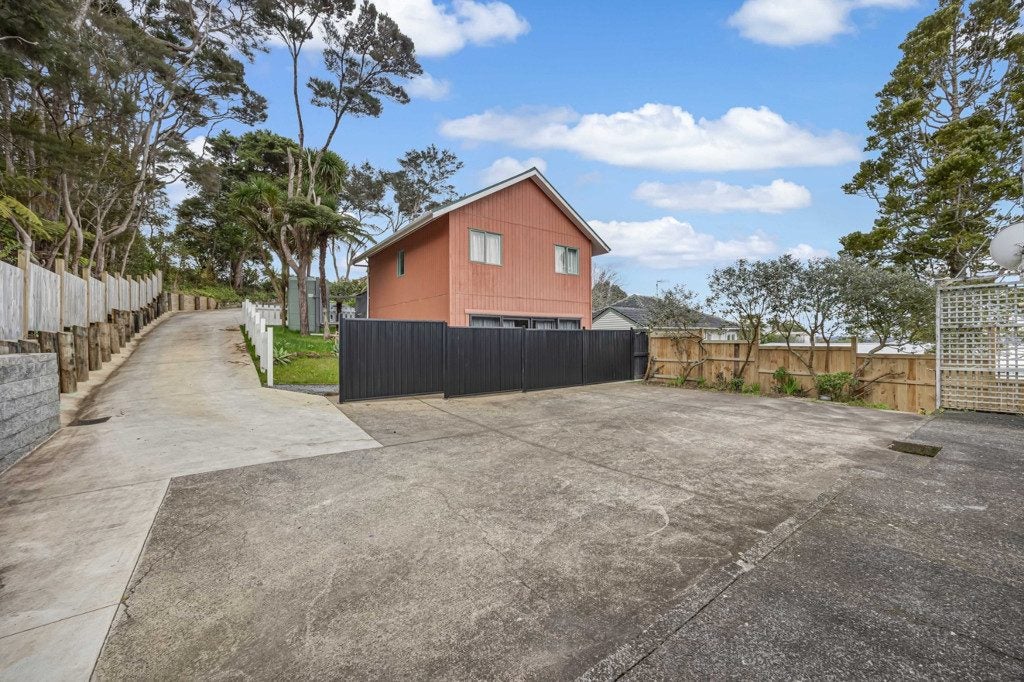 33B Fairmount Road, Titirangi, Auckland - Carousel 15
