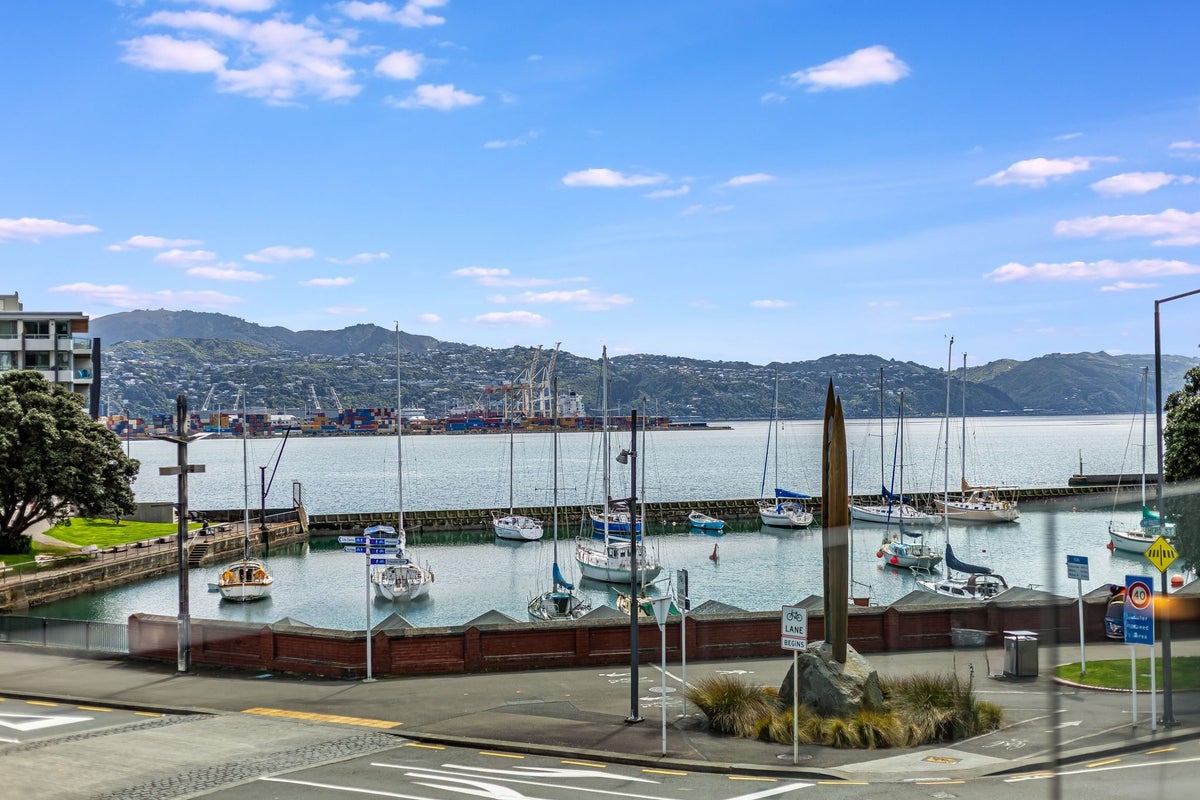 6/74 Oriental Parade, Oriental Bay, Wellington - Carousel 2