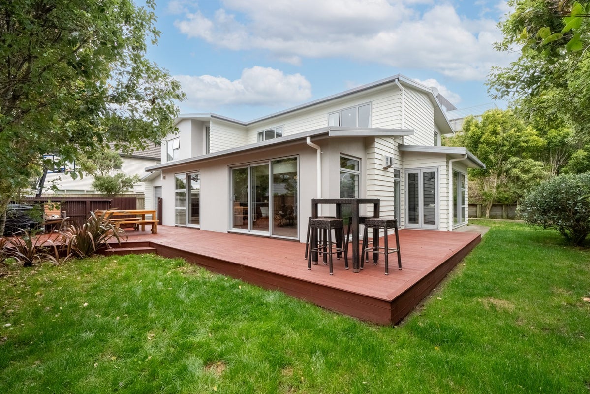 8 Halewood Grove, Churton Park, Wellington - Carousel 2