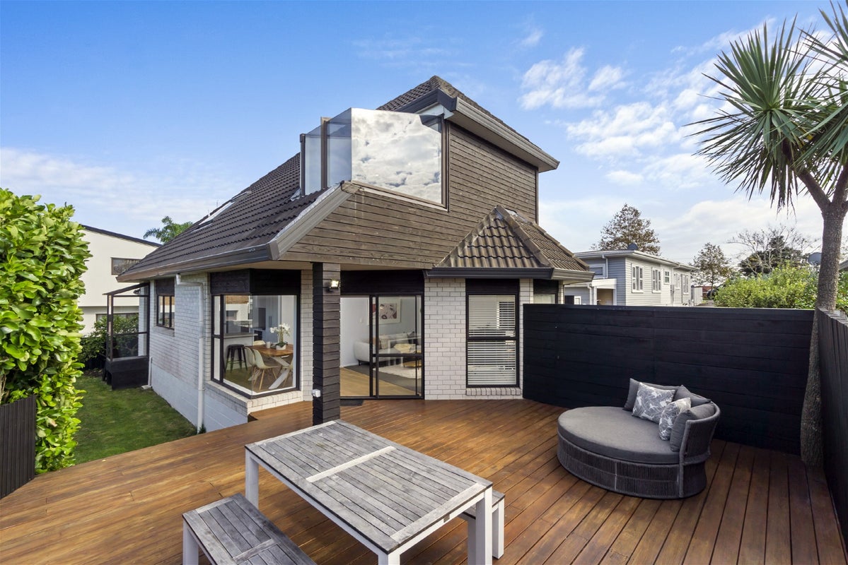 2/10 Knights Road, Rothesay Bay, Auckland - Carousel 1