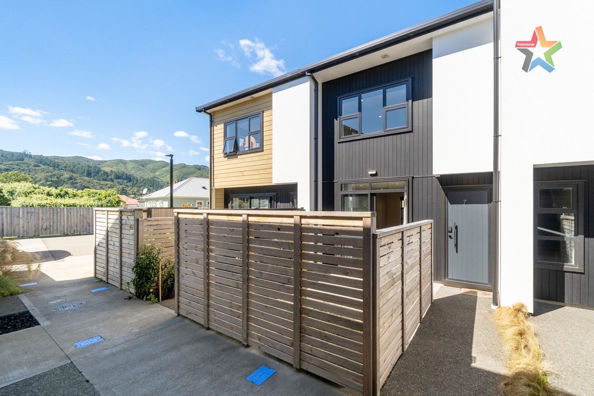 7/35 Rata Street, Naenae, Lower Hutt - Carousel 1