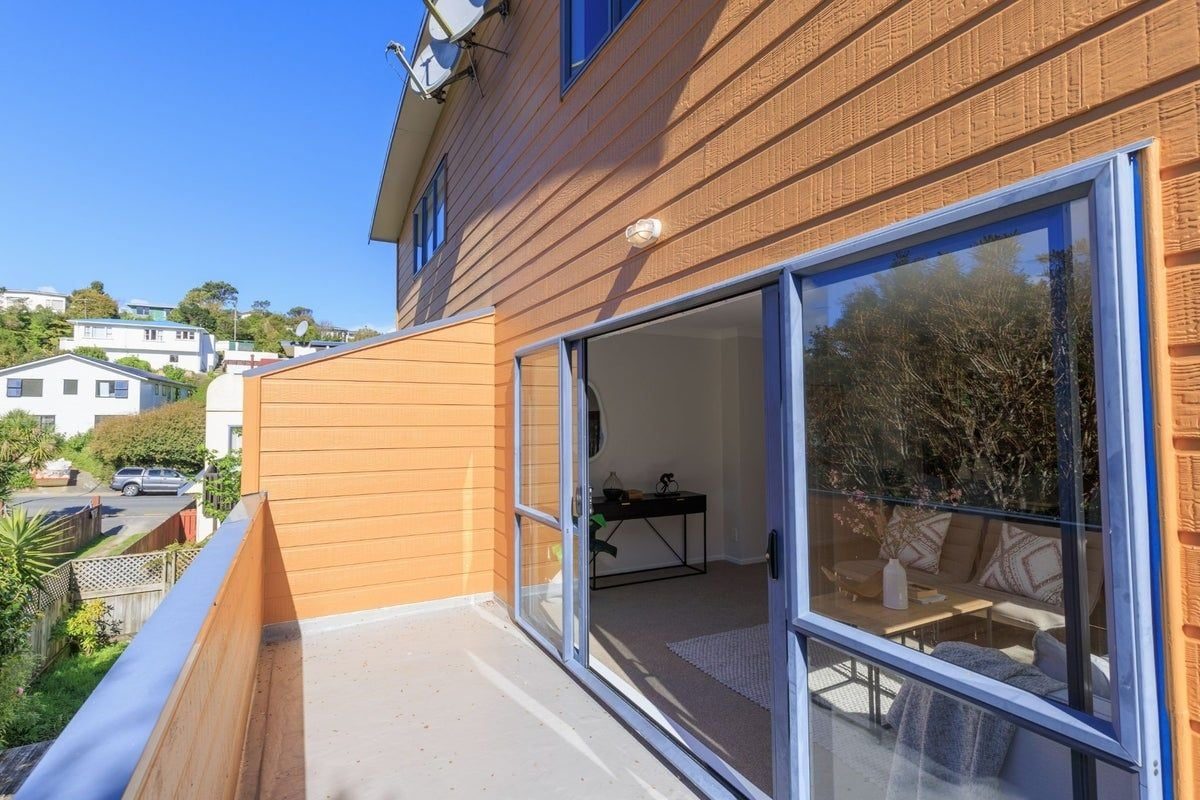 2A Stella Grove, Newlands, Wellington - Carousel 2