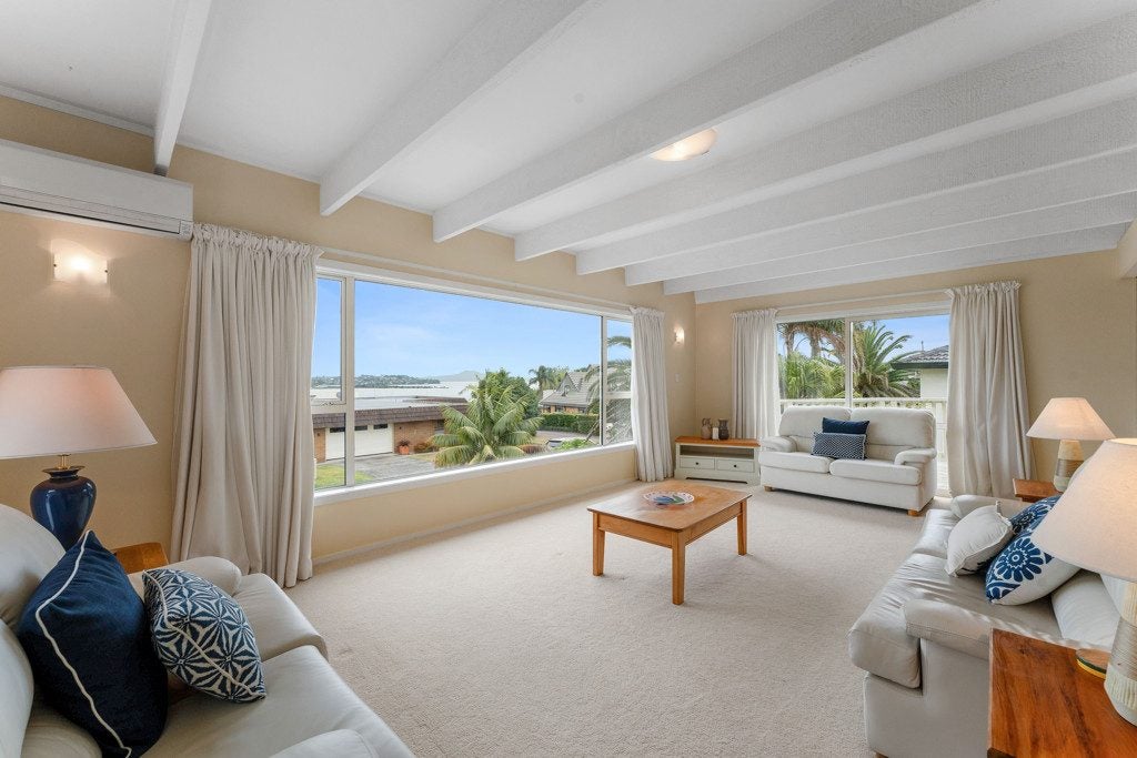 14 Clyside Avenue, Half Moon Bay, Auckland - Carousel 2