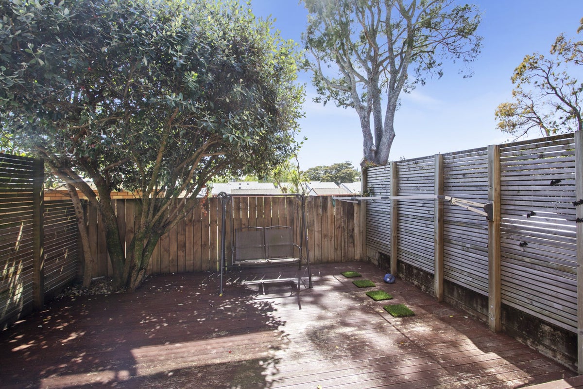 4/18 Seabrook Avenue, New Lynn, Auckland - Carousel 2