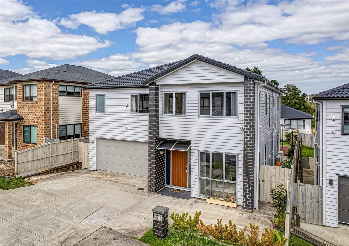 13 Hangahai Road, Flat Bush, Auckland - Carousel 1