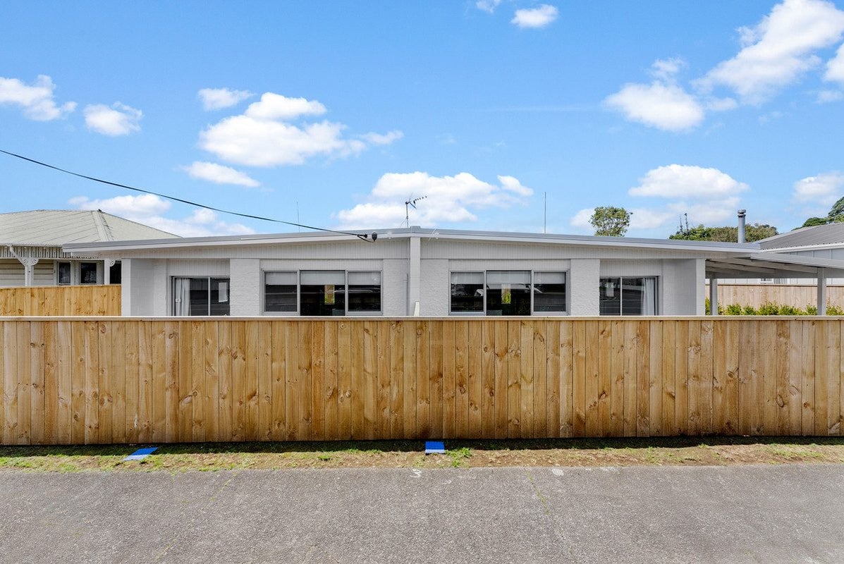 24B Omata Road, Marfell, New Plymouth - Carousel 14