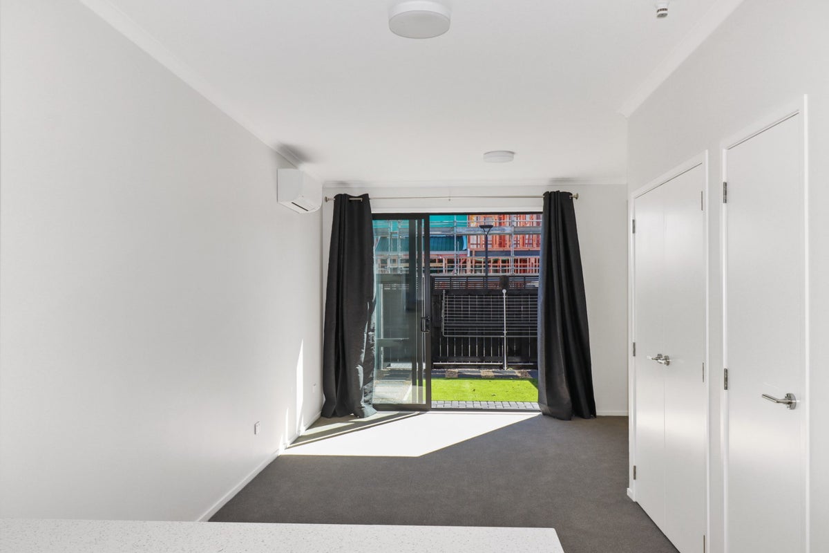 34 Manarini Road, Westgate, Auckland - Carousel 2