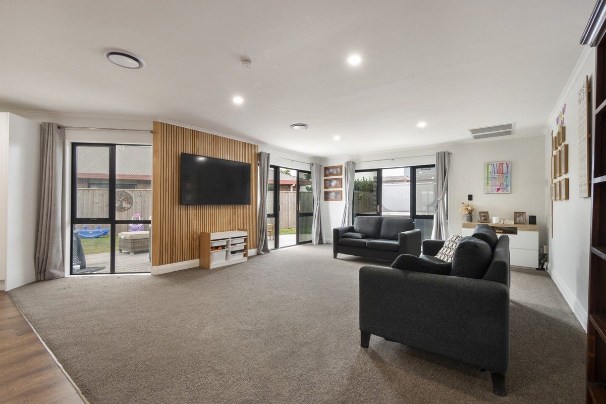 12 Jefferson Crescent, Milson, Palmerston North - Carousel 2