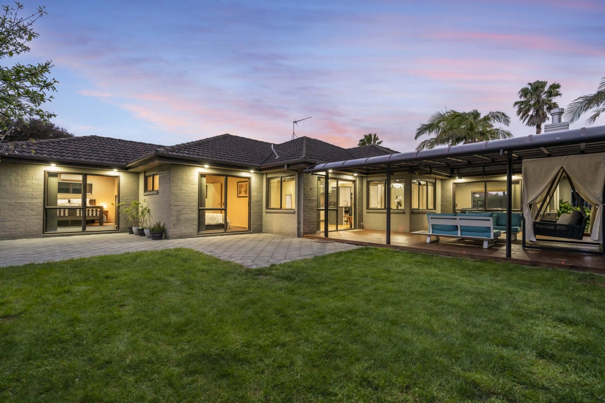 7 Chard Place, Flat Bush, Auckland - Carousel 2