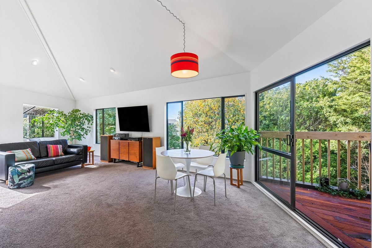 2/7 Almadale Place, Hillcrest, Auckland - Carousel 2
