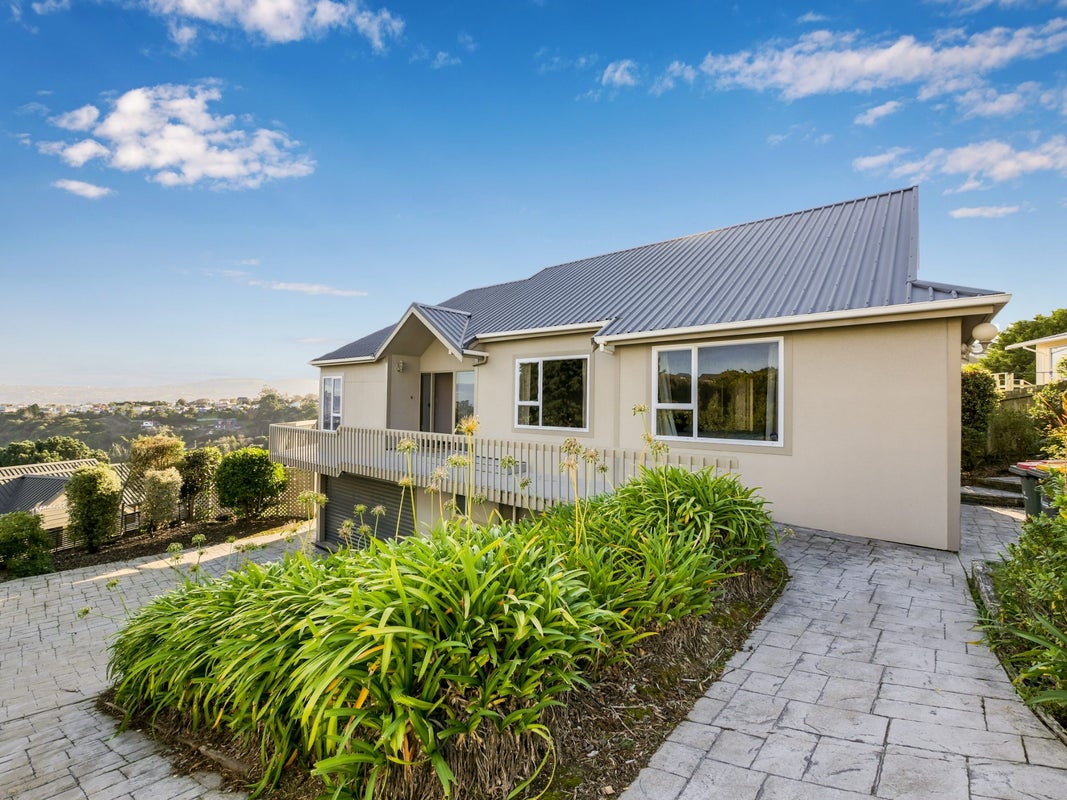 17 Calvert Place, Shiel Hill, Dunedin - Carousel 1