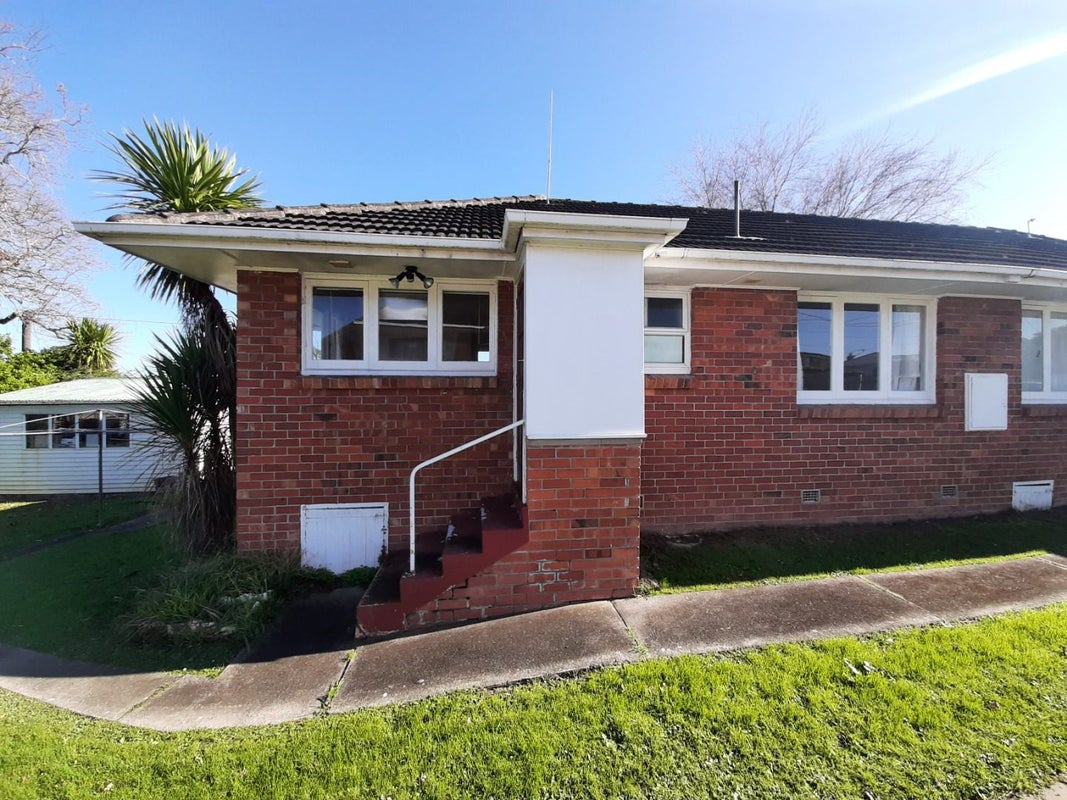 2/27 Exmouth Road, Northcote, Auckland - Carousel 1