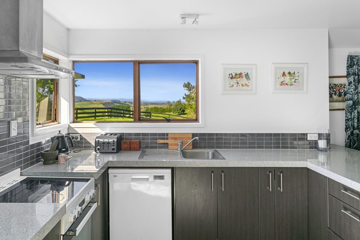 61 Oak Drive, Wairakei, Taupo - Carousel 1