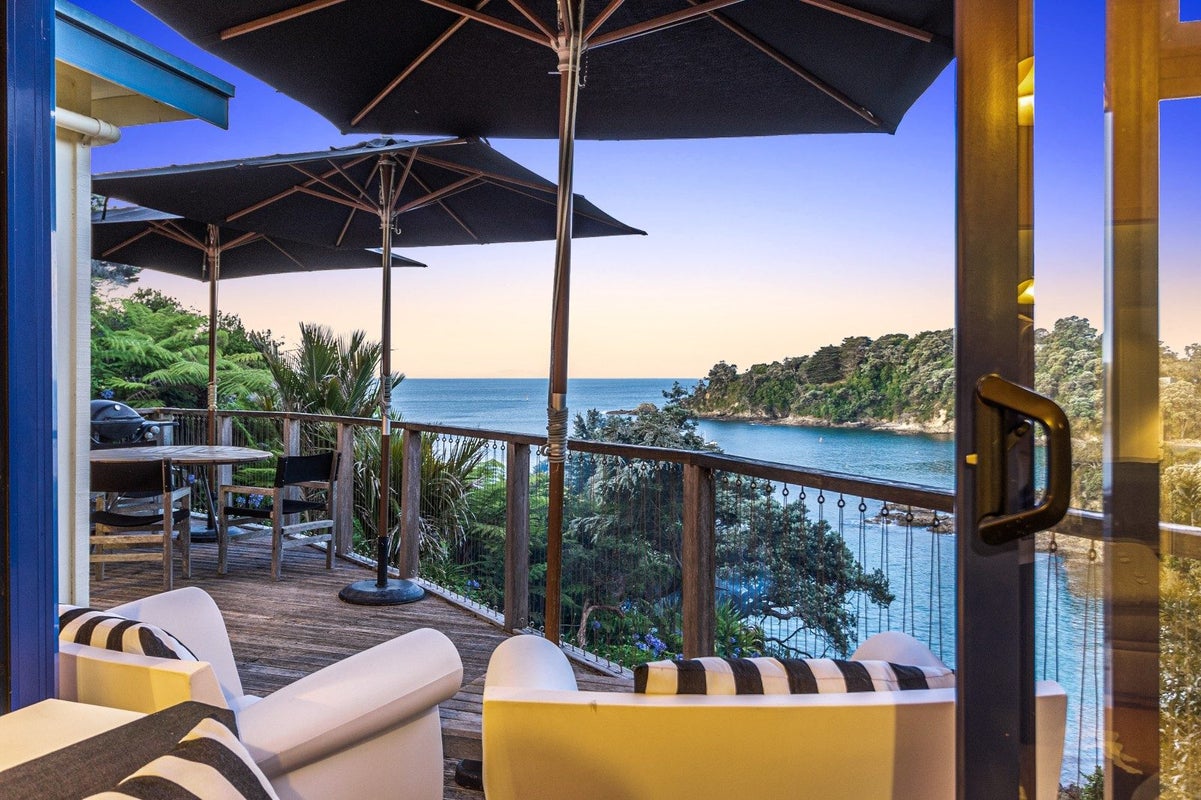 55A Queens Drive, Oneroa, Waiheke Island - Carousel 1