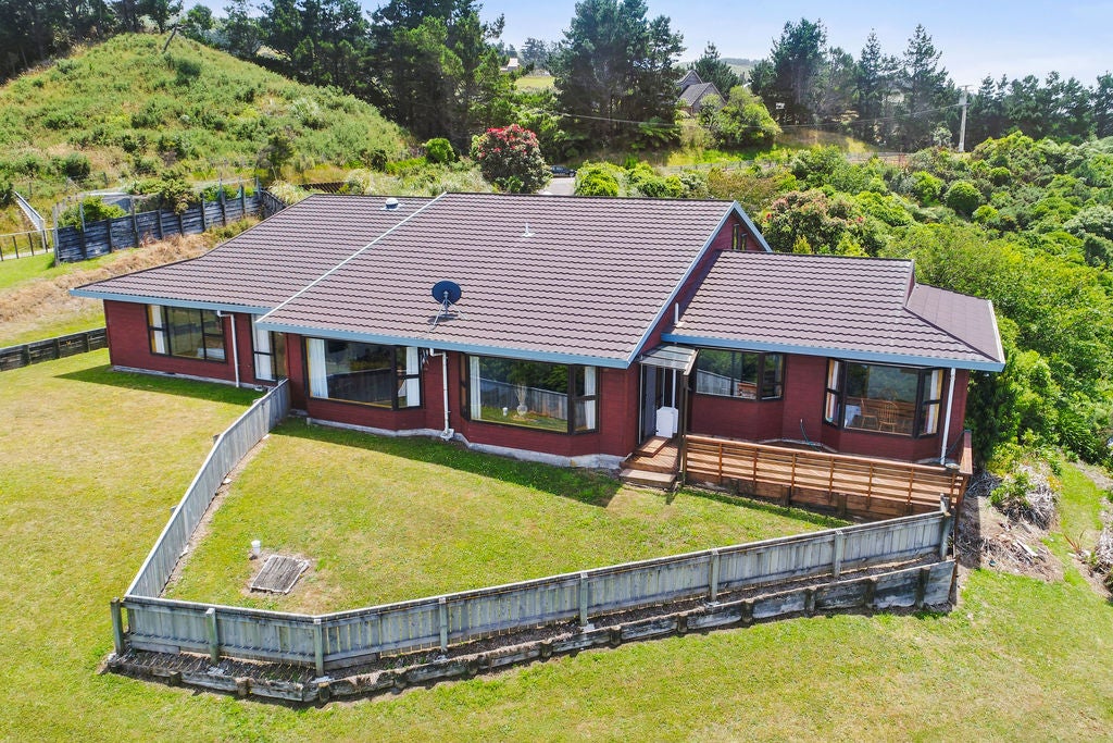 8 Crestview Grove, Belmont, Lower Hutt - Carousel 2