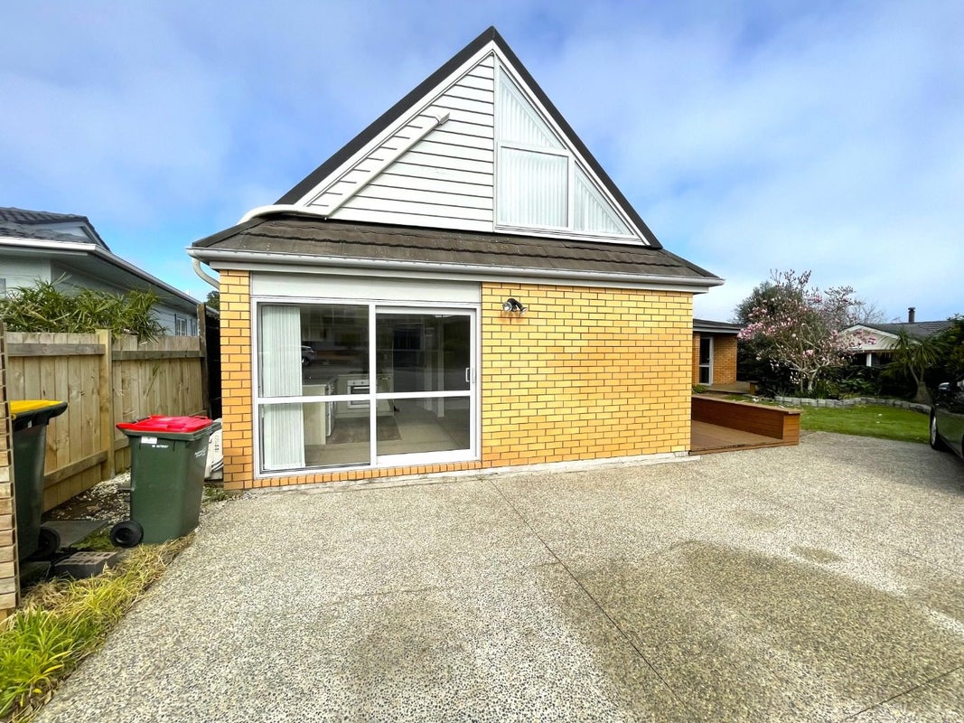 8 Suzetta Place, Sunnyhills, Auckland - Carousel 2