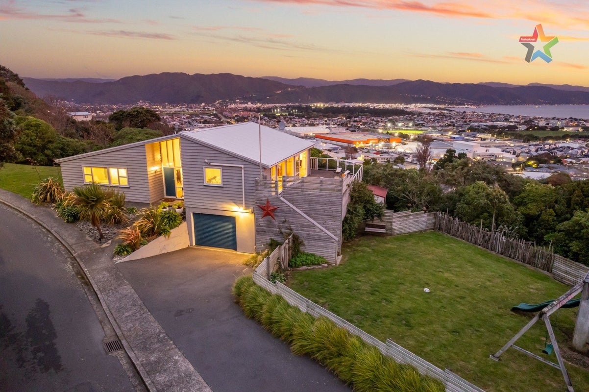 10 Walnut Way, Maungaraki, Lower Hutt - Carousel 1