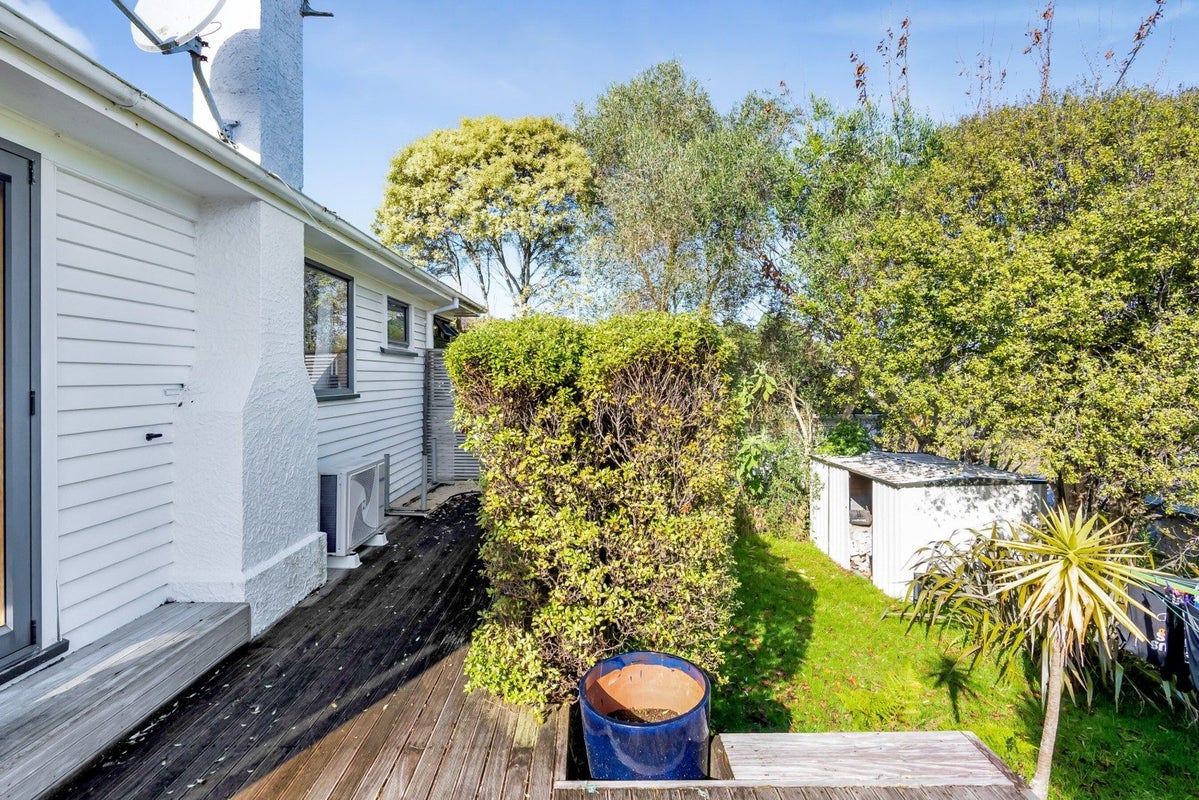 2 Awanui Street, Merrilands, New Plymouth - Carousel 1